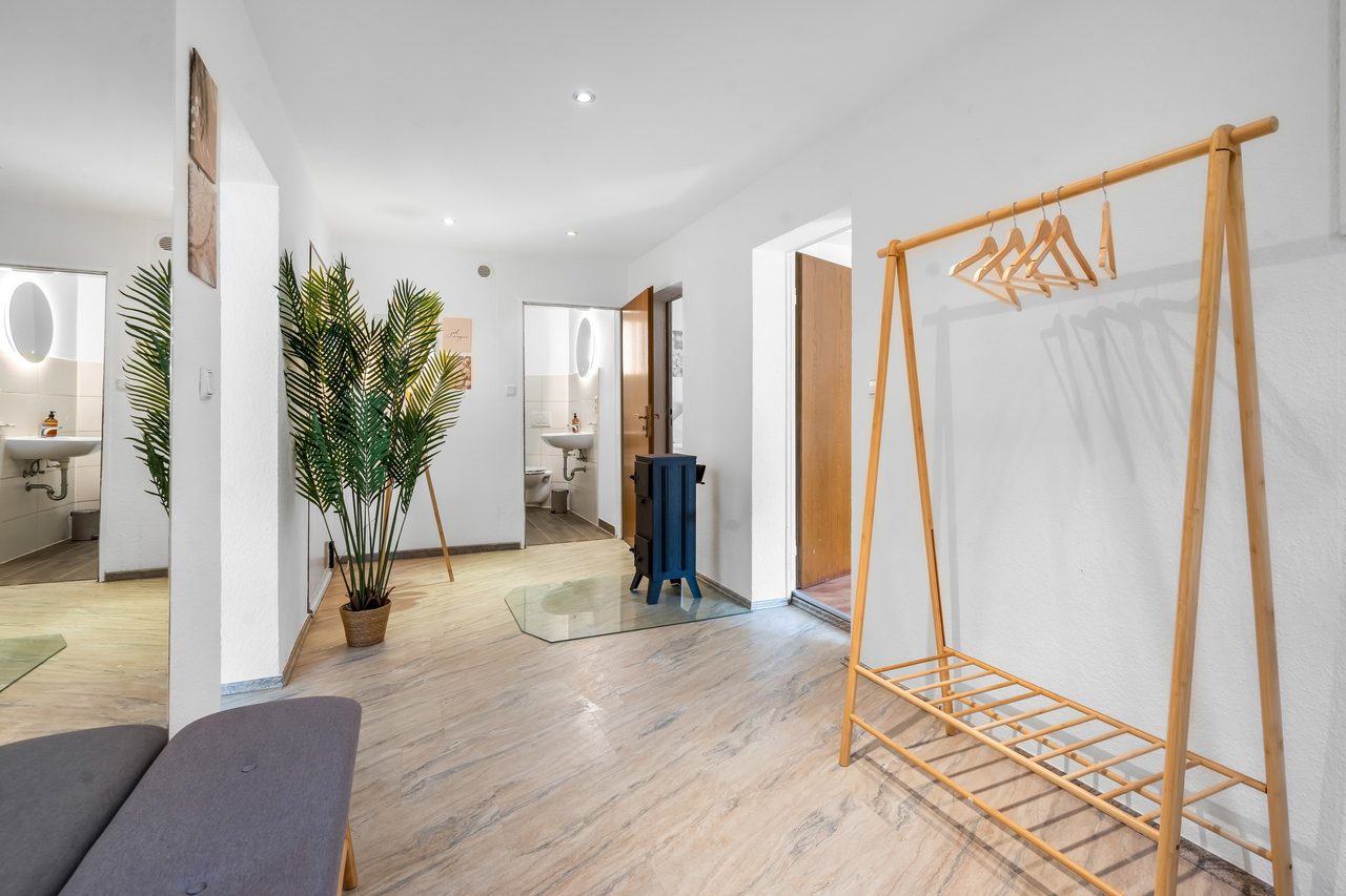 Flur und Eingang, Ferienwohnung am Edersee · Kamin & 2 Schlafzimmer