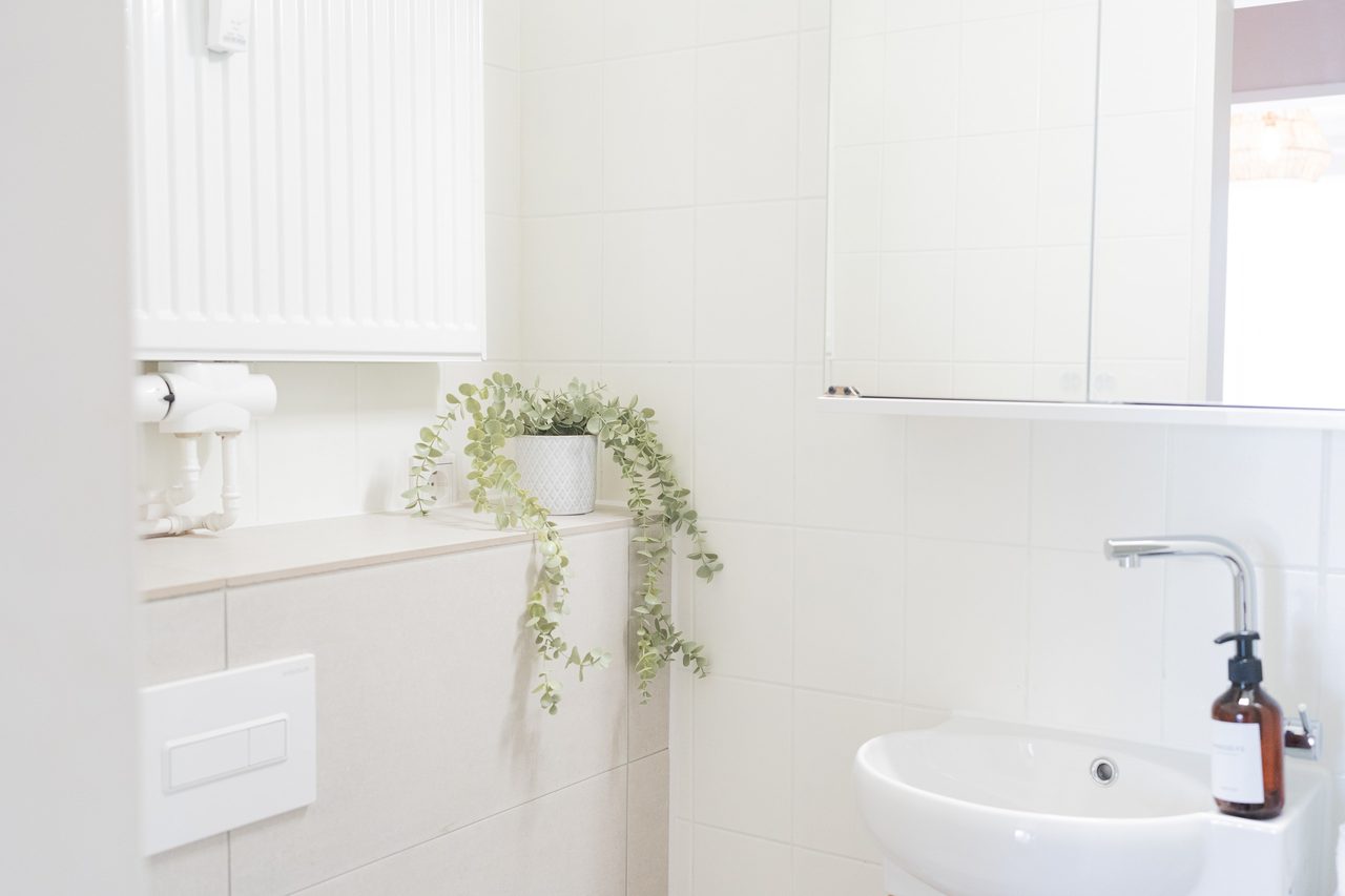 Ferienwohnung Nordseeküste Cuxhaven, modernes Bad mit Dusche