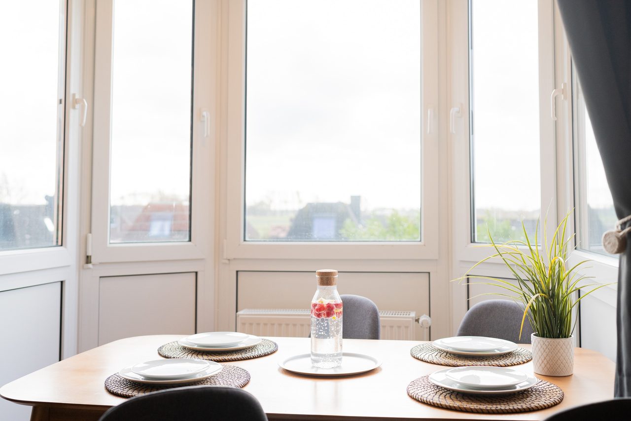 Ferienwohnung Nordseeküste Cuxhaven, Essplatz am Fenster