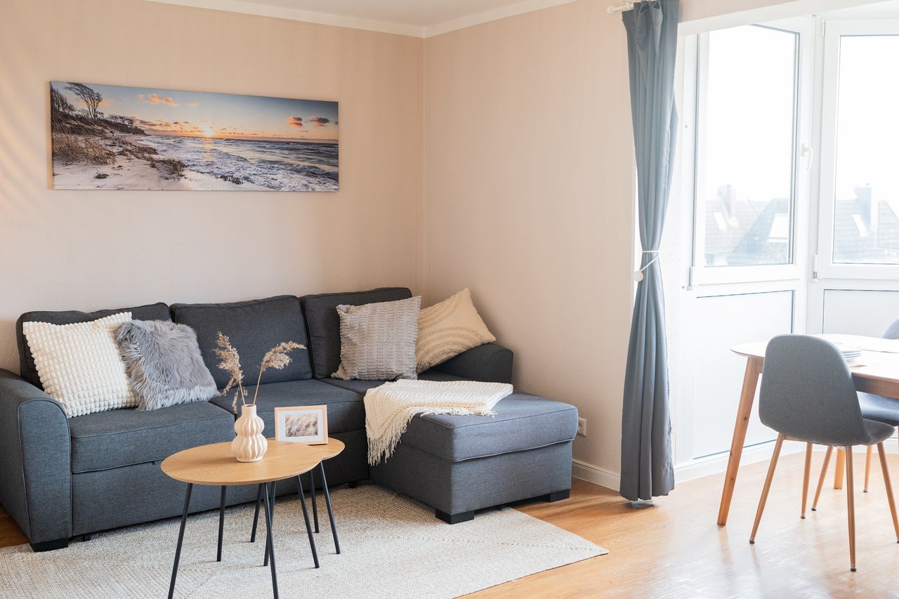 Ferienwohnung Nordseeküste Cuxhaven, gemütlicher Wohnbereich mit Sofa, Bild 16