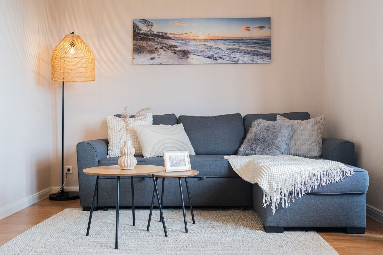 Ferienwohnung Nordseeküste Cuxhaven, gemütlicher Wohnbereich mit Sofa, Bild 17