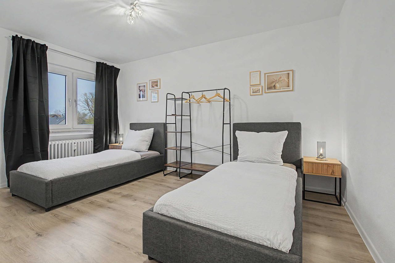 Ferienwohnung Essen, zweites Schlafzimmer mit mehreren Einzelbetten