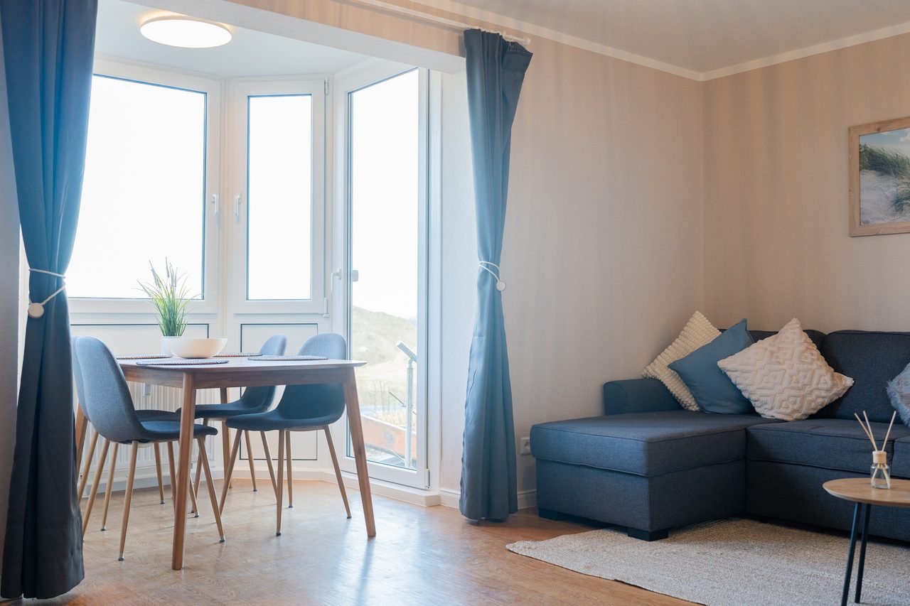 Ferienwohnung Nordseeküste Cuxhaven, gemütlicher Wohnbereich mit Sofa, Bild 14